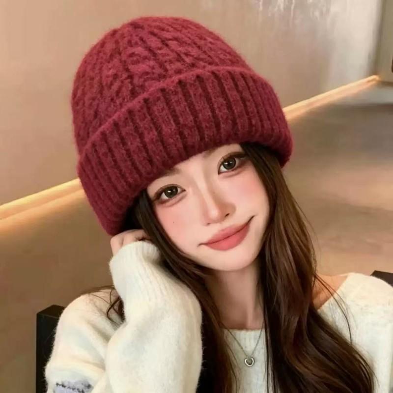 2026 Winter Solid Color Knit Beanie Hat Women Warm Ear-Protective Slimming Face Fit Casual Daily Wear