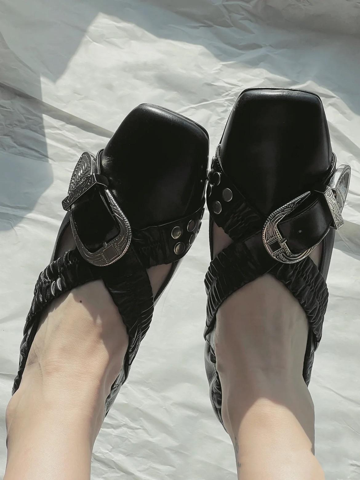 Кожаные туфли Мэри Джейн с заклепками и пряжками — фото 3