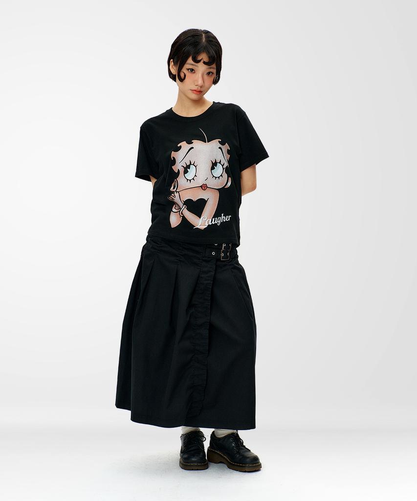 LAUGHER [Betty Boop] Queen T-Shirt - Black