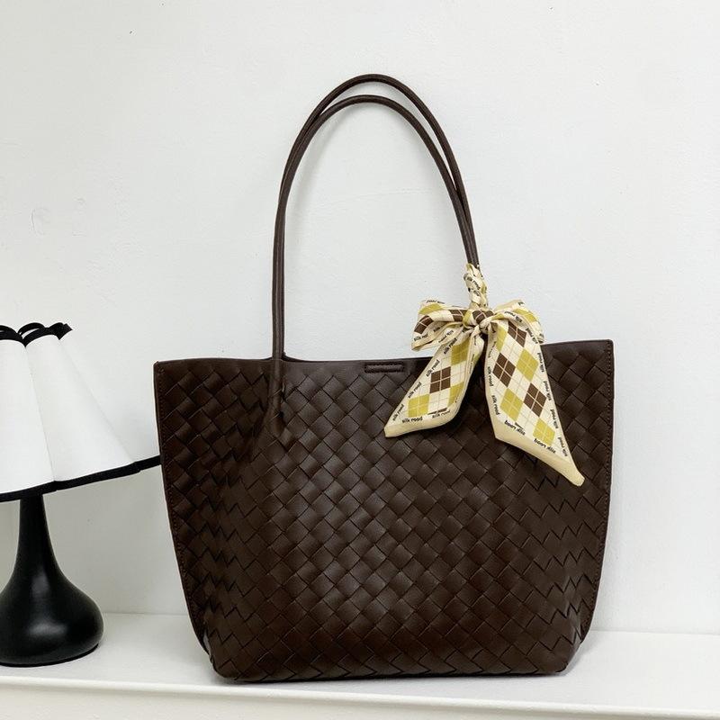 2026 New Leather Women's Bag Woven Tote Bucket Bag Shopping Bag Large Capacity Shoulder Lower Bag