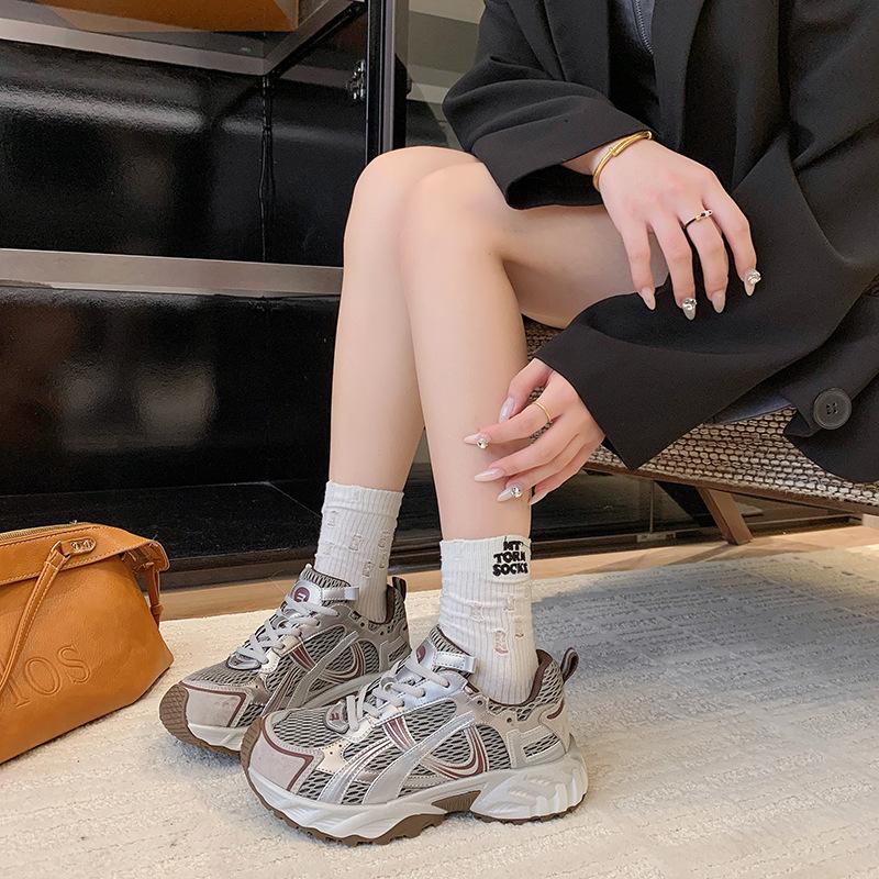 Damskor i läder med andningsbart mesh, pappaskor, sommar 2025 nya, tjocksulade, höjdökande, mångsidiga, tunna, vardagliga joggingsneakers