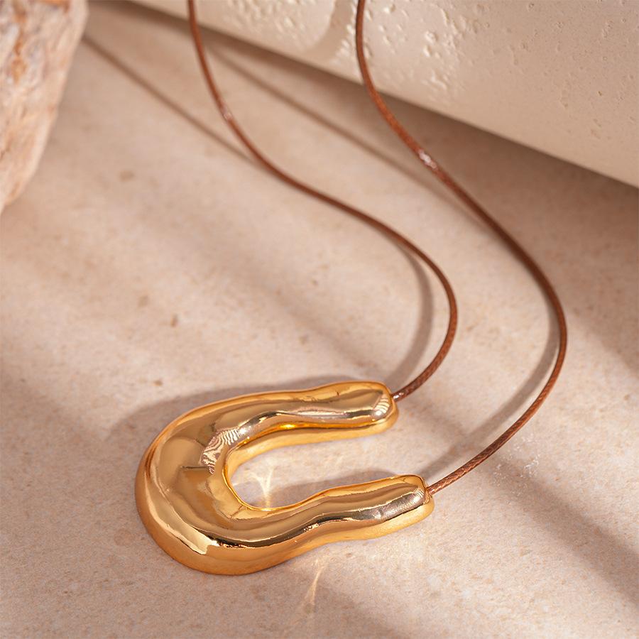 Exaggerated U-shaped geometric pull-up sweater chain niche long necklace