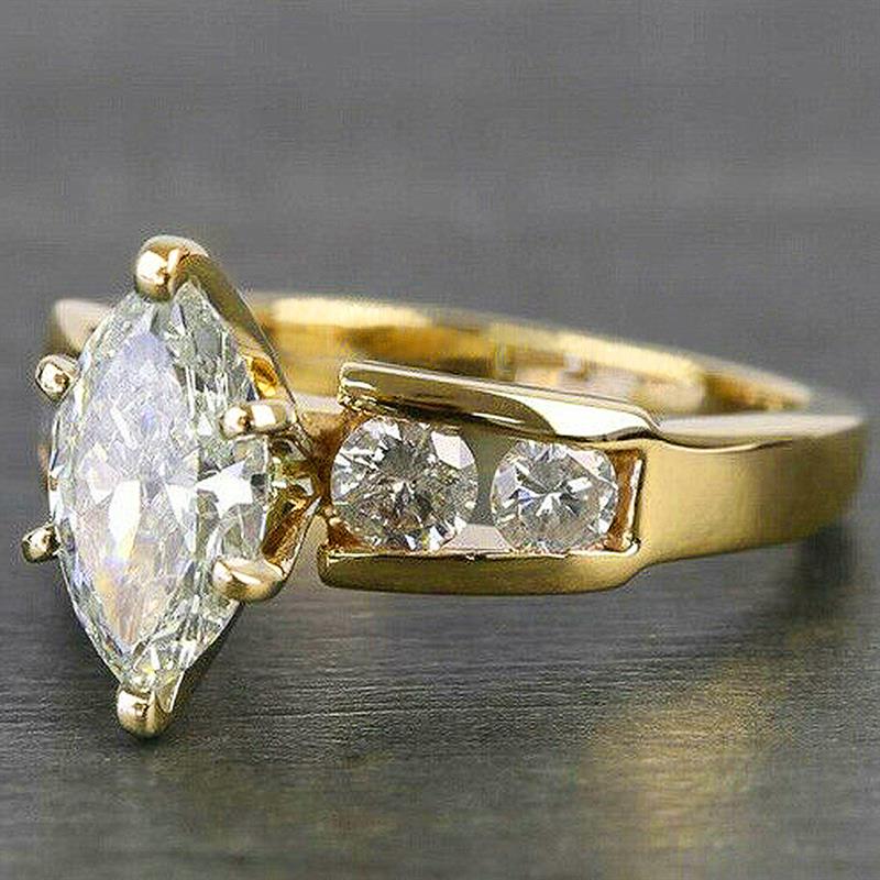 Huitan Gold Color Women Ring Inlaid Sparkling Marquise CZ Simple Versatile Party Wedding Accessories Noble Elegant Lady Jewelry