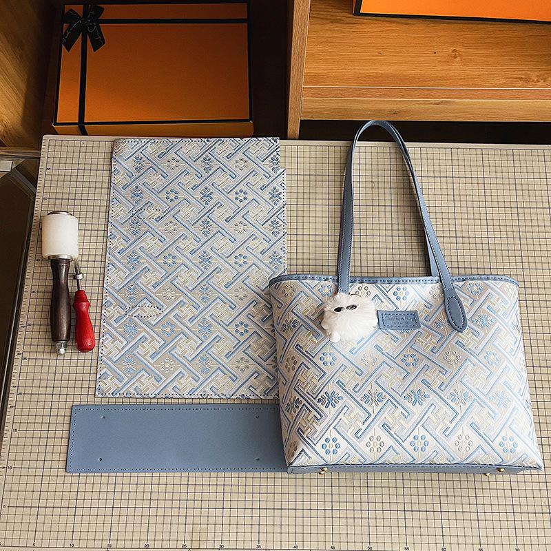 

DIY Chinese Style Tote Bag: Fashionable, Casual, Simple Shoulder Handbag for Women.