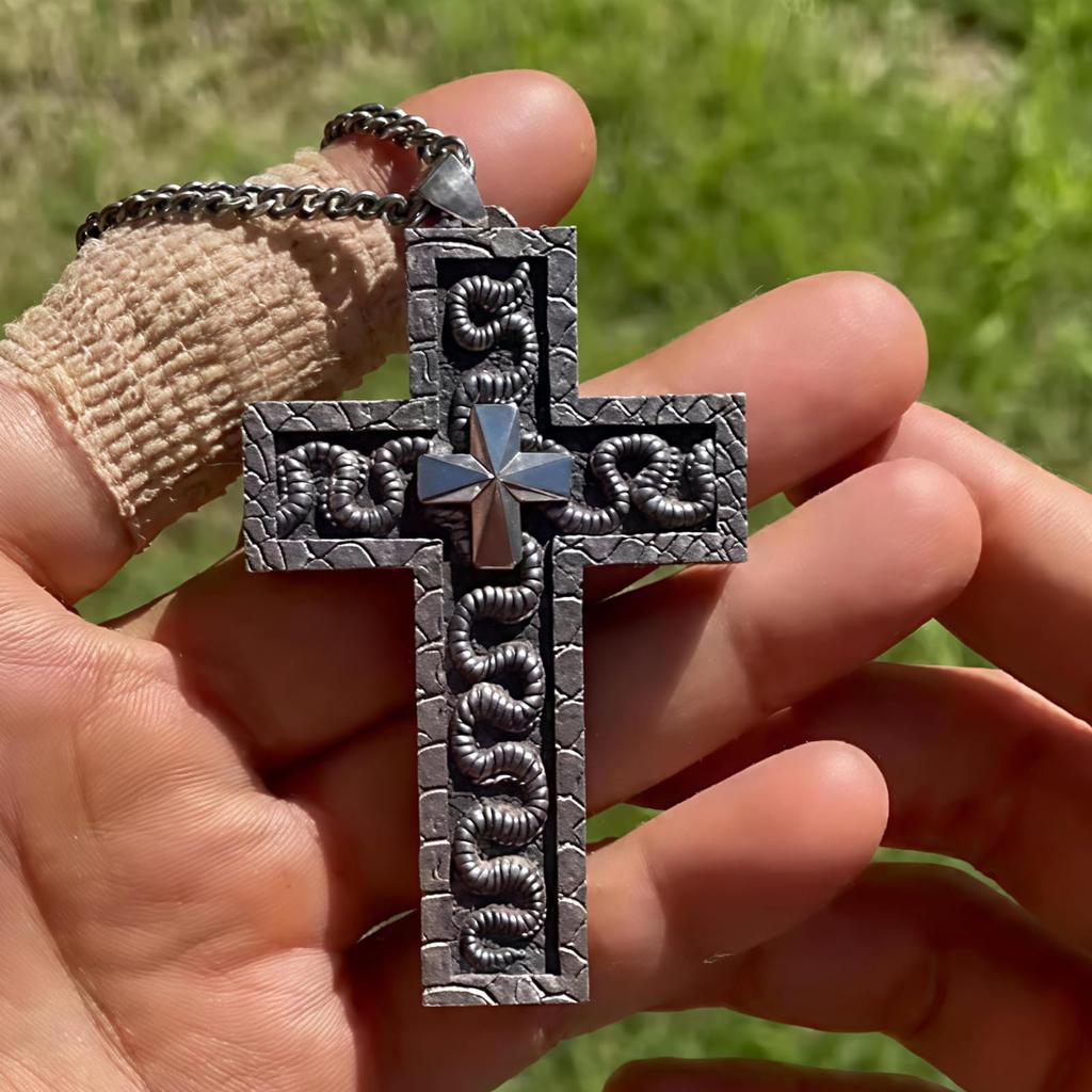 Openable Thanos Cross Cross Necklace with Secret Character Pendant 3D Printed Size 230 [mewin] Necklace, Squid, Game, Cosplay, Men's Compartment,