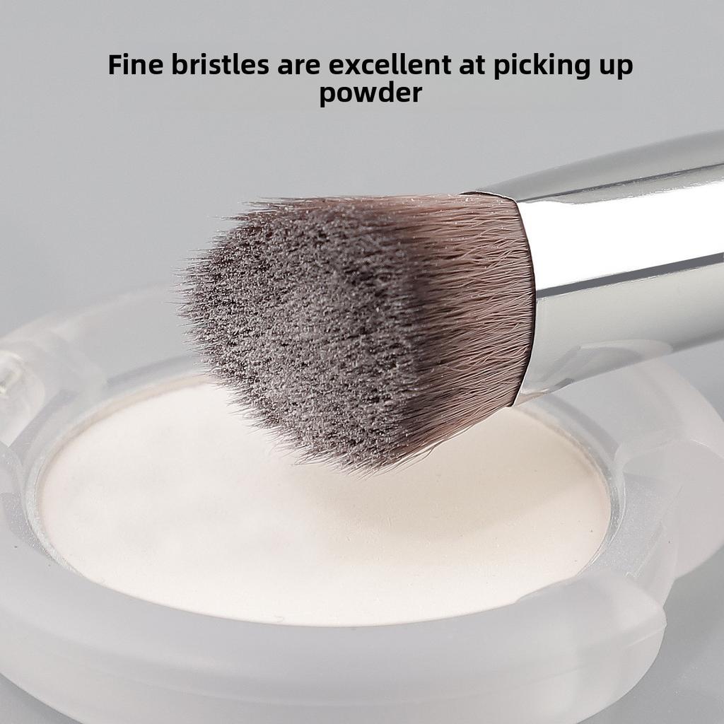 New single small iron triangle brightening concealer brush eye smudge makeup artifact soft bristles