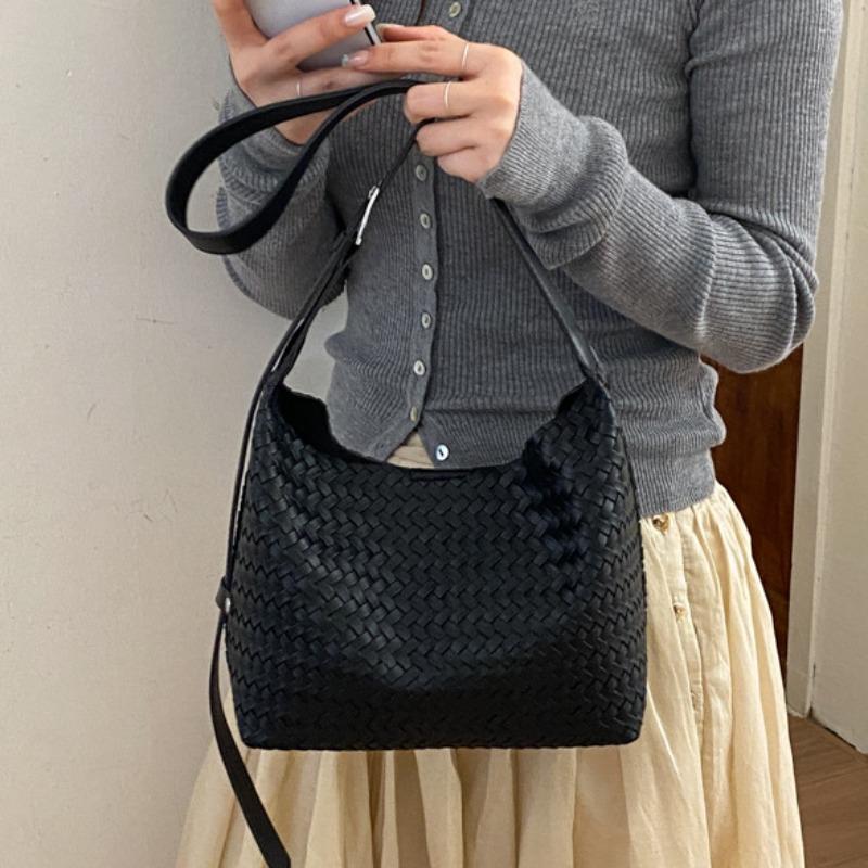Fashion woven tote bag, women's tide large-capacity bucket bag, hot-selling commuter retro shoulder handbag