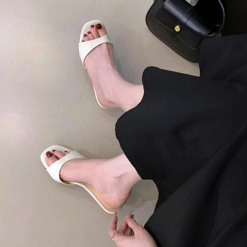 Fashion 2025 New Beautiful Naked High Heels for Women's Summer Outerwear, Square Headed and Open Toed Sandals, One Straw Cool Slippers
