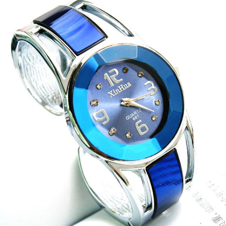 Unisex Bracelet Watch Quartz Analog Wristwatch In Vibrant Candy Colors For Everyday Style