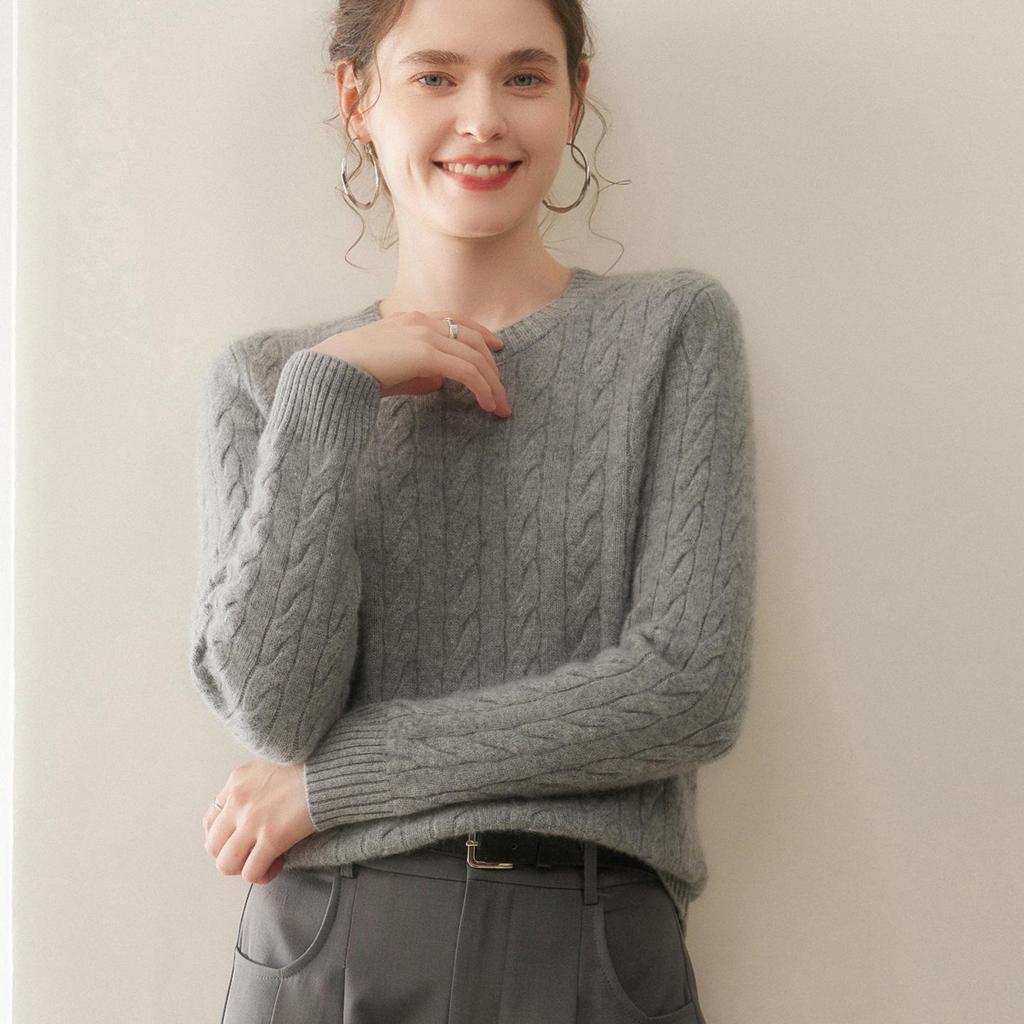 2025 Autumn/Winter Retro Old Money Style Women's Cashmere Round Neck Cable Knit Loose Sweater - Solid Color Base Layer