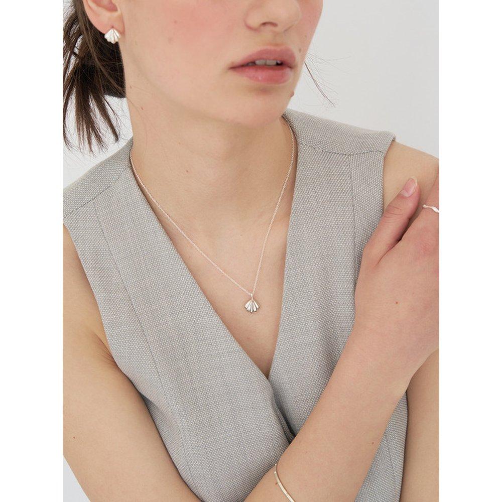 Shell Flow Necklace