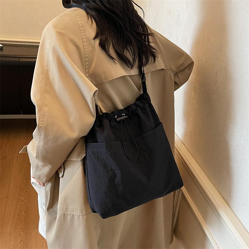 Rear zipper drawstring casual bag women's new fashion large cloth bag large capacity tote bag class commuter messenger bag