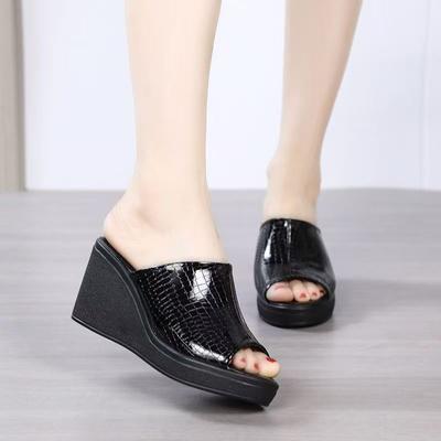 Damen Sommer Neue Leder Keilabsatz Peep Toe Hausschuhe Dicke Sohle Rutschfest Outdoor Höhensteigernde Hausschuhe Hohe Hacken Sandalen