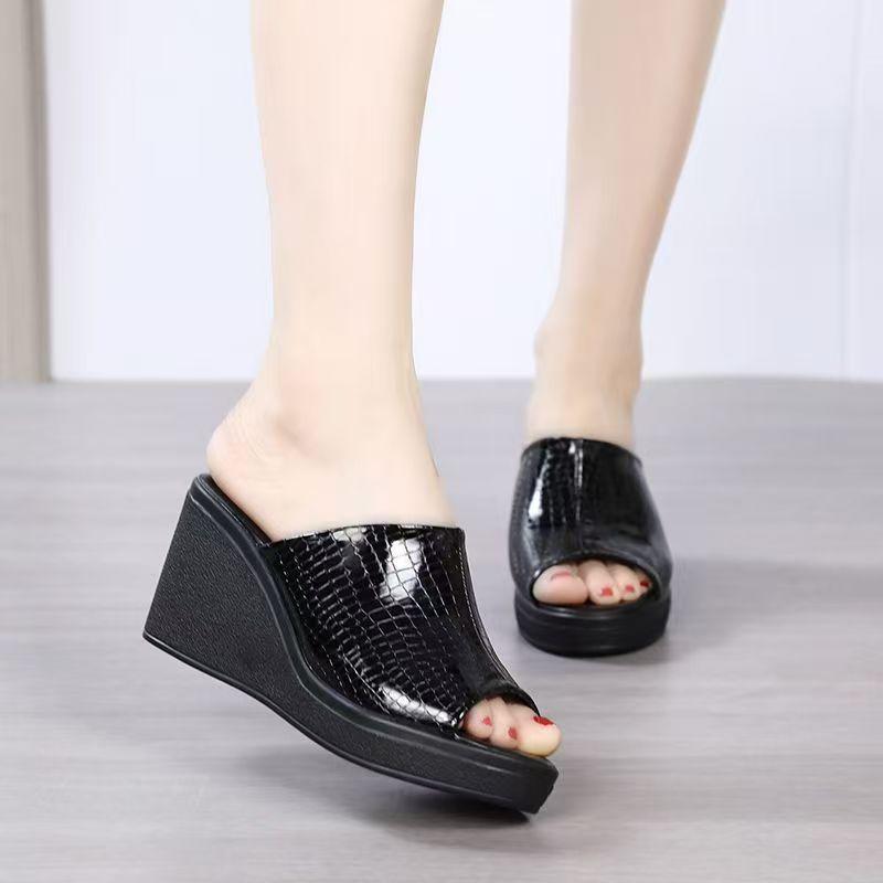 Damen Sommer Neue Leder Keilabsatz Peep Toe Hausschuhe Dicke Sohle Rutschfest Outdoor Höhensteigernde Hausschuhe Hohe Hacken Sandalen