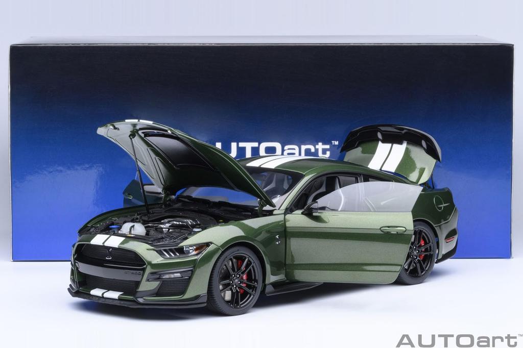 AUTOart Scale Ford Mustang Shelby GT500 Finished Model 73097 1/18 (Green/White Stripes)