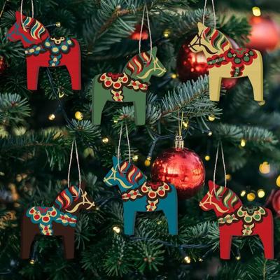 6/12 Stück Weihnachtsornament Buntes Pferdedesign Hängende Dekoration mit Lanyard Weihnachten