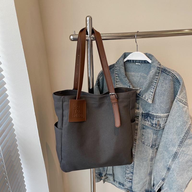 Niche shoulder bag commuter large capacity 2025 new casual aesthetic bag female college student class tote bag