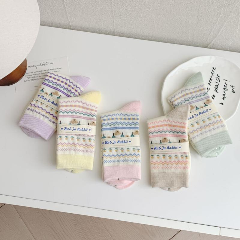 Candy-colored Socks Are Gentle and Sweet for Girls In Spring and Summer. They Are Sweat-absorbent, Breathable and Simple Cotton Socks for Commuting