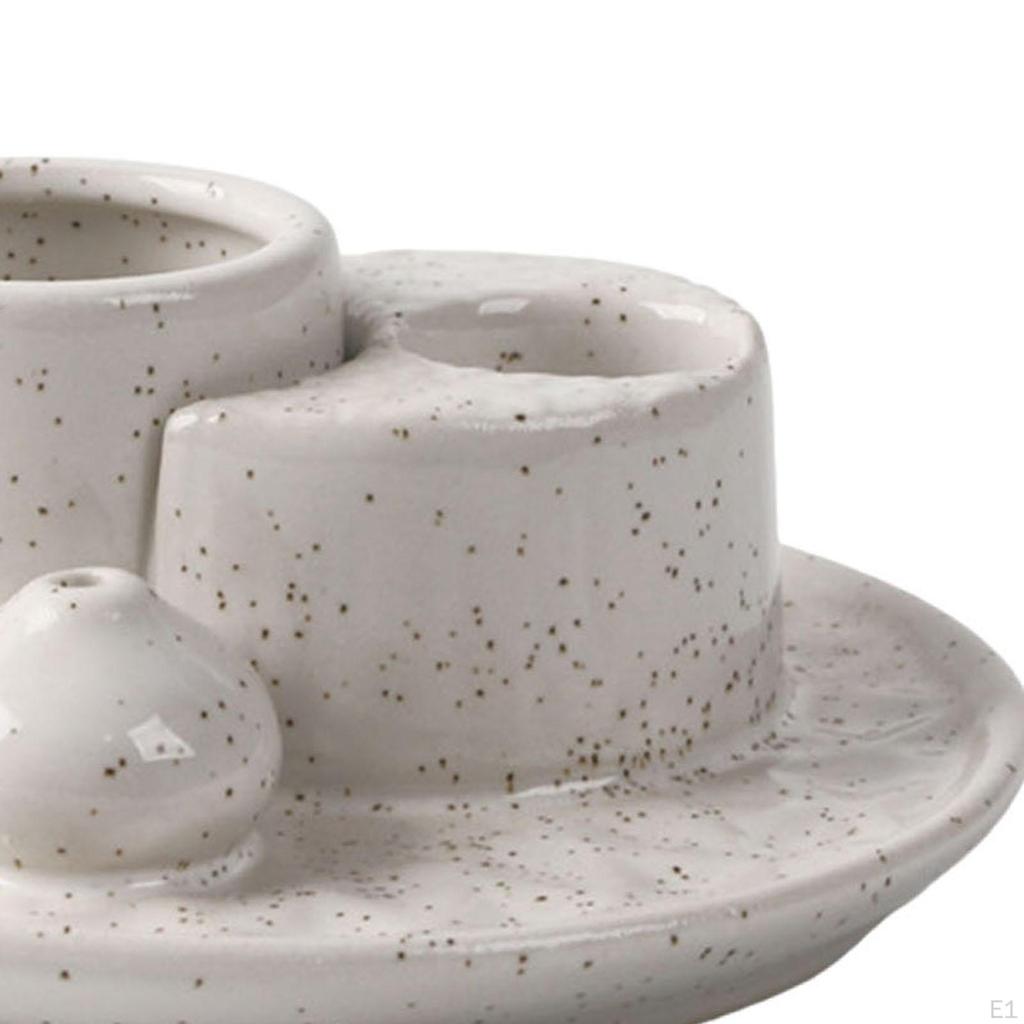 Adu bețișorul cu arzător de tămâie pentru decorarea camerei de zi