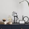 Decor de Crăciun cu reni, Figurine reni din rășină, Sculptură modernă minimalistă de Crăciun, Decor elegant de sărbători pentru interior