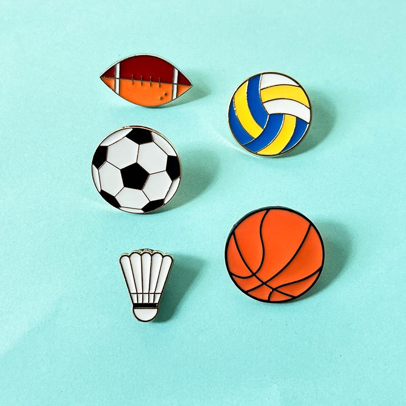 1 peça distintivo de metal para basquete, futebol, badminton, mochila de estudante, chapéu, casaco jeans, decoração faça você mesmo, alfinetes de lapela, broche de casal para meninos