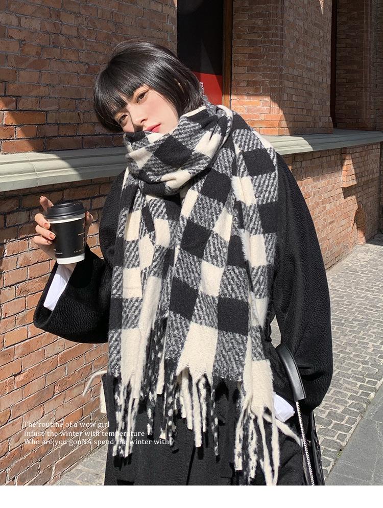 European and American style winter high sense thickened black and white plaid scarf female tassel warm Korean version shawl male wholesale
