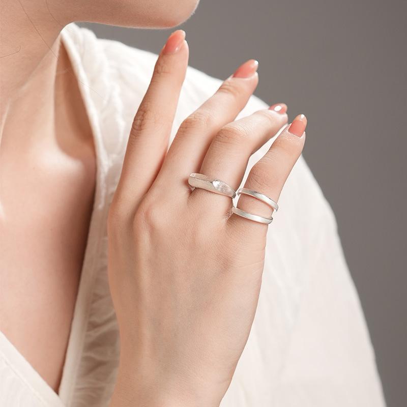 Elegant Adjustable Vintage Ring for Women - Luxurious Non-Fading Design