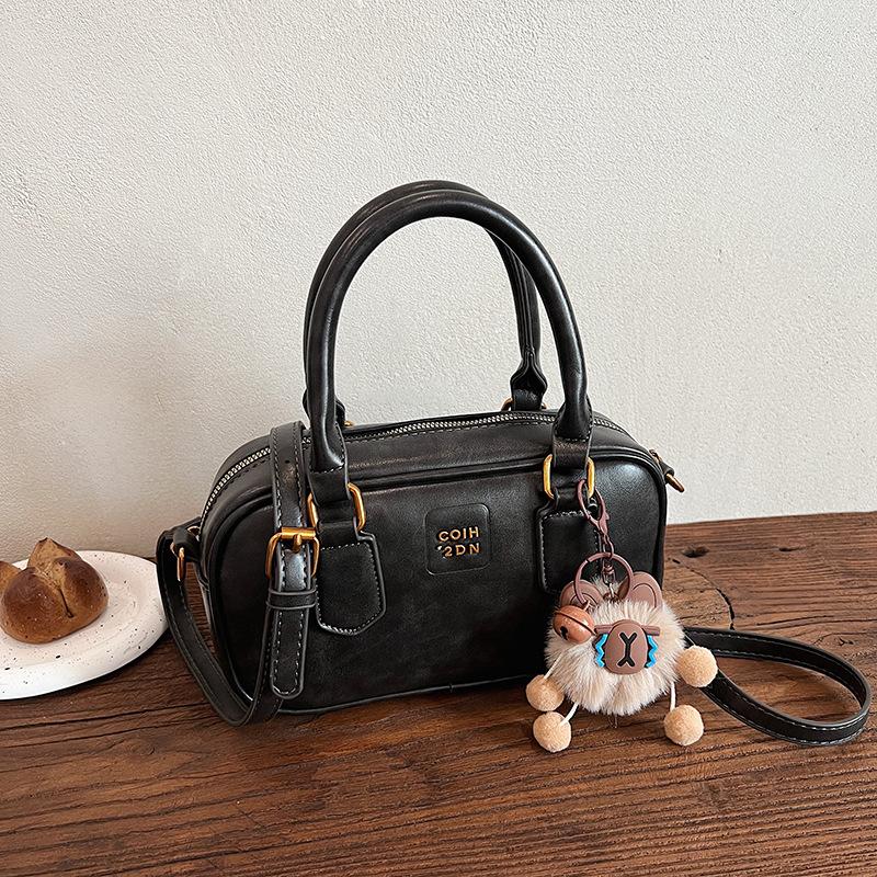 British retro fashion pillow bag women's 2025 autumn and winter new commuter versatile portable simple shoulder messenger bag