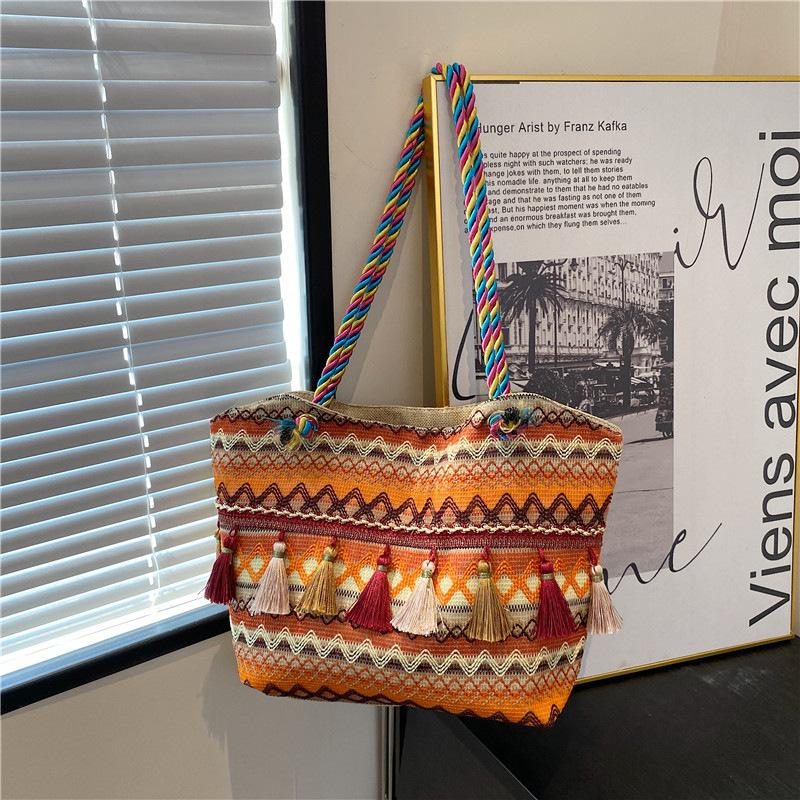 Tassel large-capacity shoulder bag 2025 new niche fashion woven tote bag temperament versatile women's bag