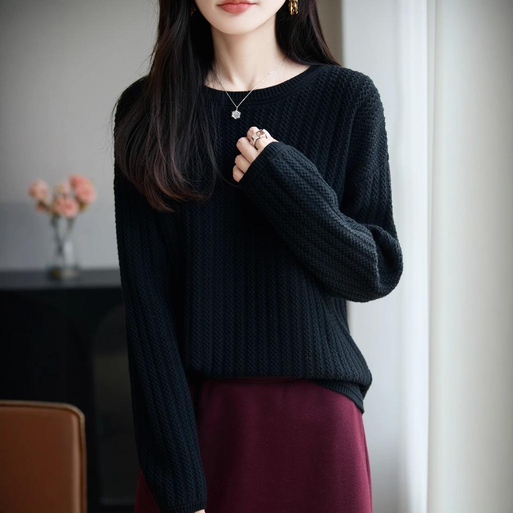 Jacquard Solid Color Thickened Base Layer, A New Round Neck and Versatile Knitted Sweater for Women In Autumn and Winter