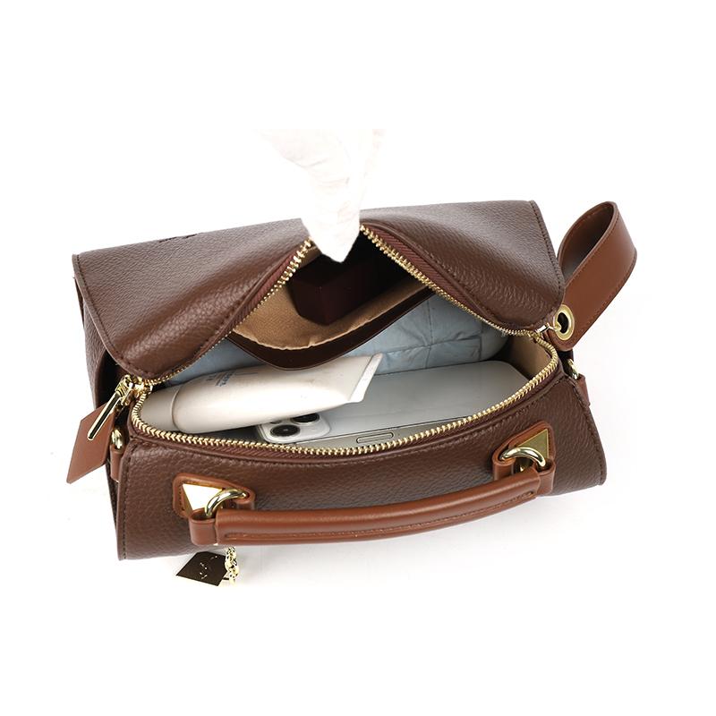 Retro Women's Shoulder Bag Large Capacity Shoulder Bag