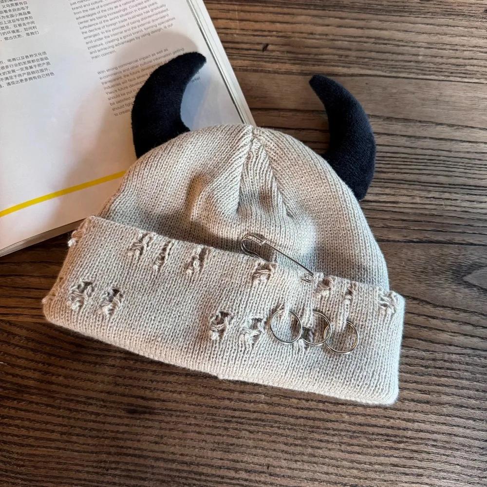 New With Devil Horns Winter Knitted Beanie Warm Pin Decoration Distressed Skull Cap Elastic Solid Color Hip Hop Cap Men Women