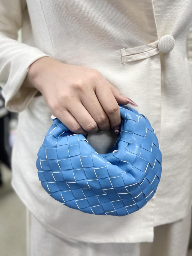 Ručně vyráběné dámské mini knedlíčkové taštičky - elegantní ručně tkaný design croissantu