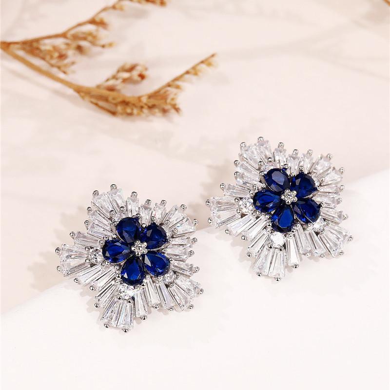 Korean Style Snowflake Zircon Earrings - High-End Fashion Jewelry for Women, Perfect Christmas Gift