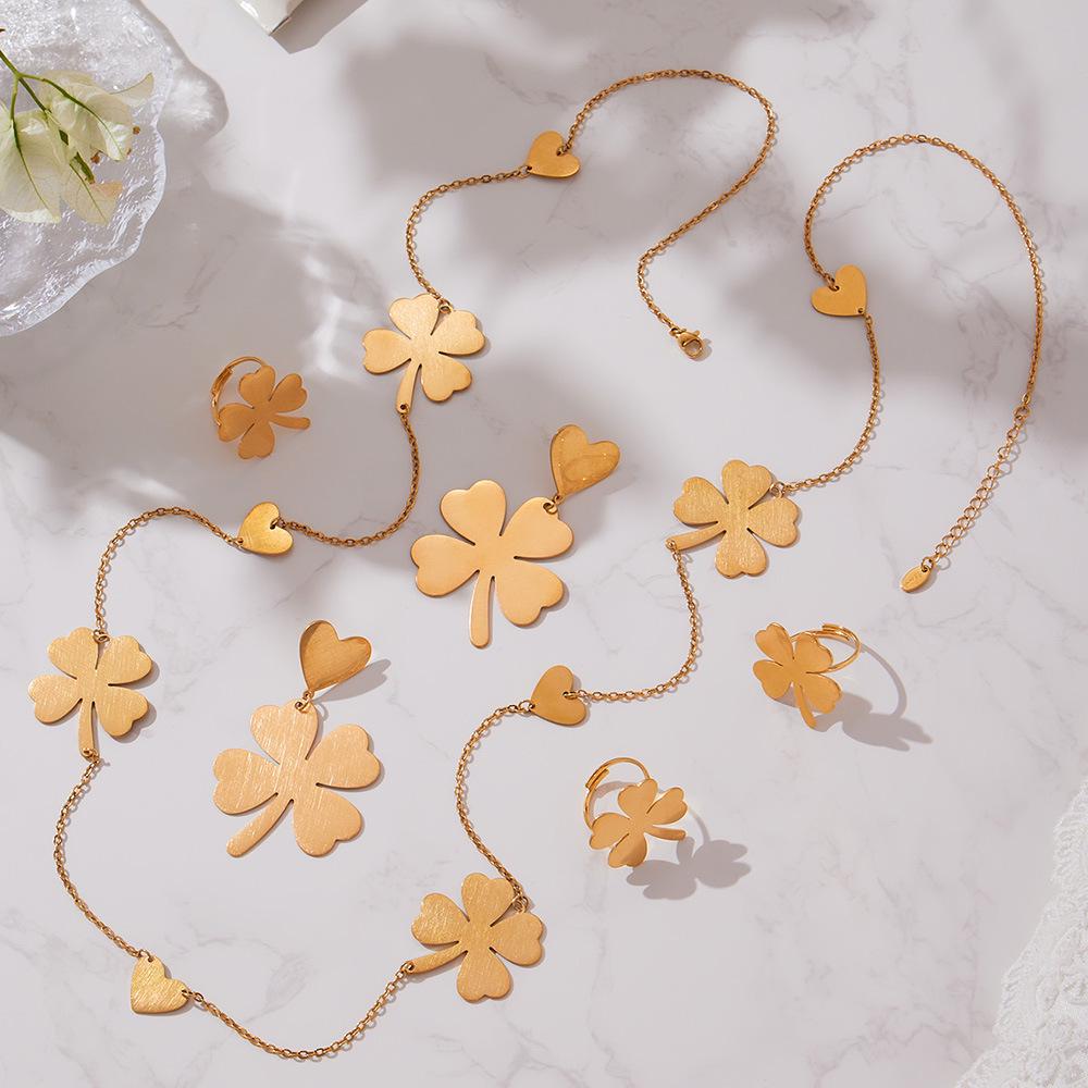 Oumeka 18k Gold-Plated Stainless Steel Jewelry Set: Heart & Four-Leaf Clover Earrings, Ring, and Necklace.