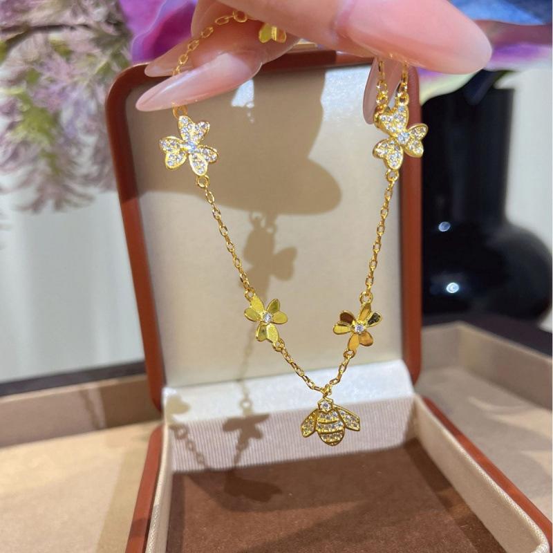 Retro French Lucky Clover Bee Bracelet Temperament Multi-Flower Fashion High-End Design Sense Pull-Out Jewelry