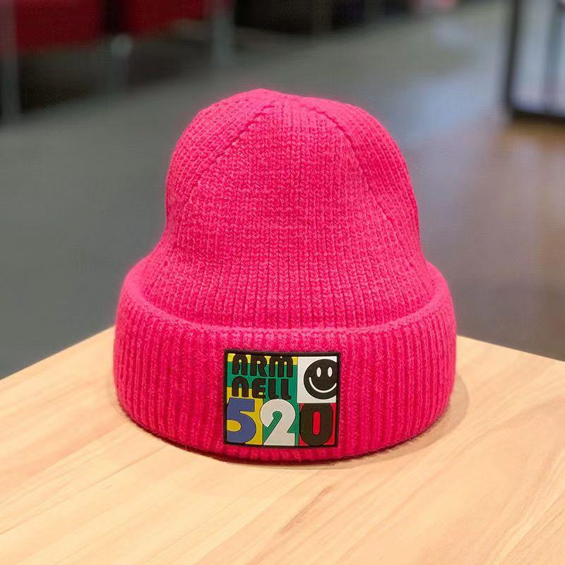 Student Wollmütze Koreanische Version Herbst und Winter Mode warm Buchstabenstickerei Strickmütze Damen süß cool Wind Winter Ohrenschutz Kältemütze