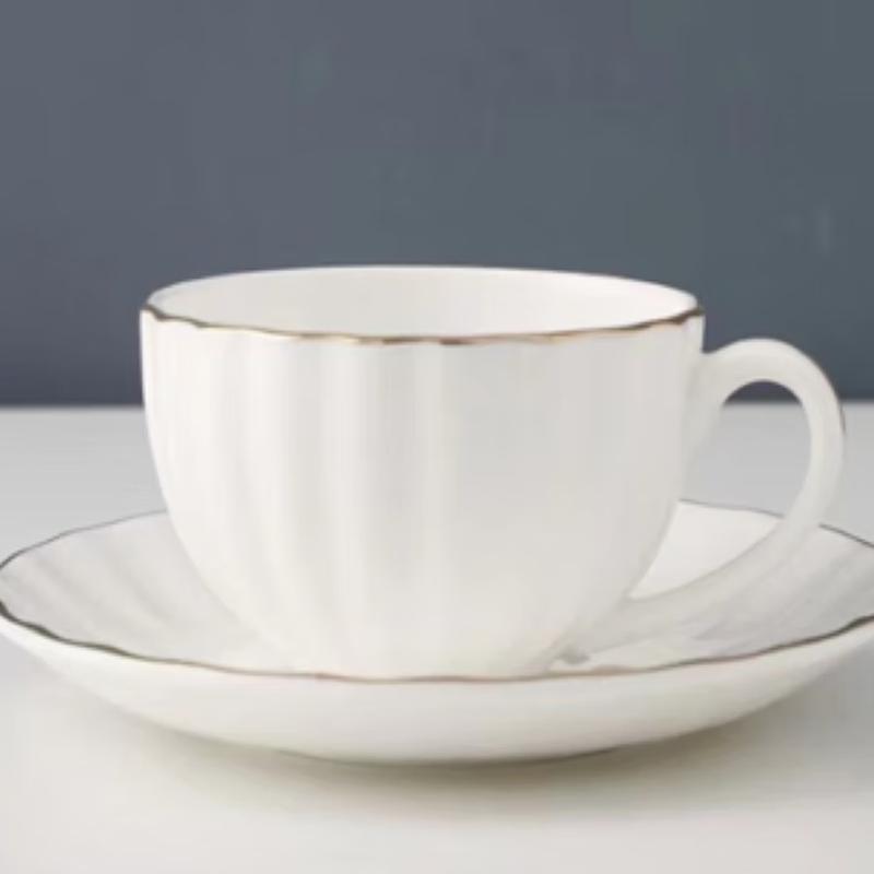 

Позолоченный тыквенный фарфоровый чайный сервиз