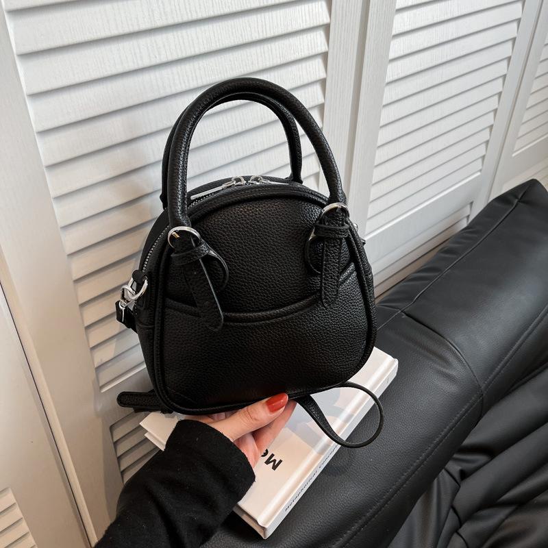 

Высококлассная модная универсальная маленькая сумка на плечо женская 2025 весна-лето трендовая новая сумка-мессенджер портативная маленькая квадратная сумка чёрный