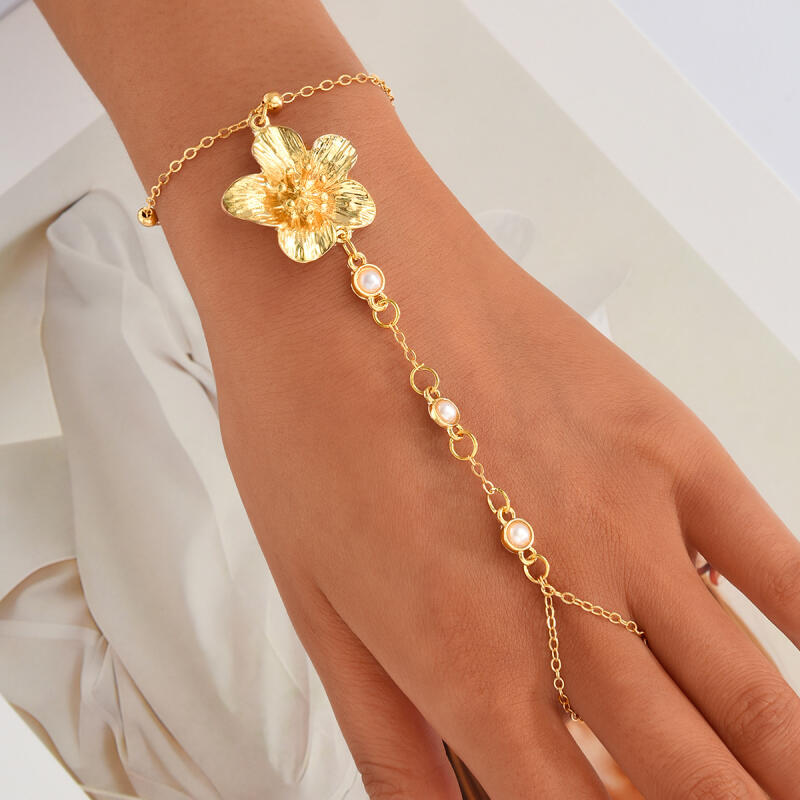 Exquisit Five Petal Flower Pearl Bracelets for Women Ladies Gold Color One Piece Bracelets Rings Vacation Jewelry Accessories