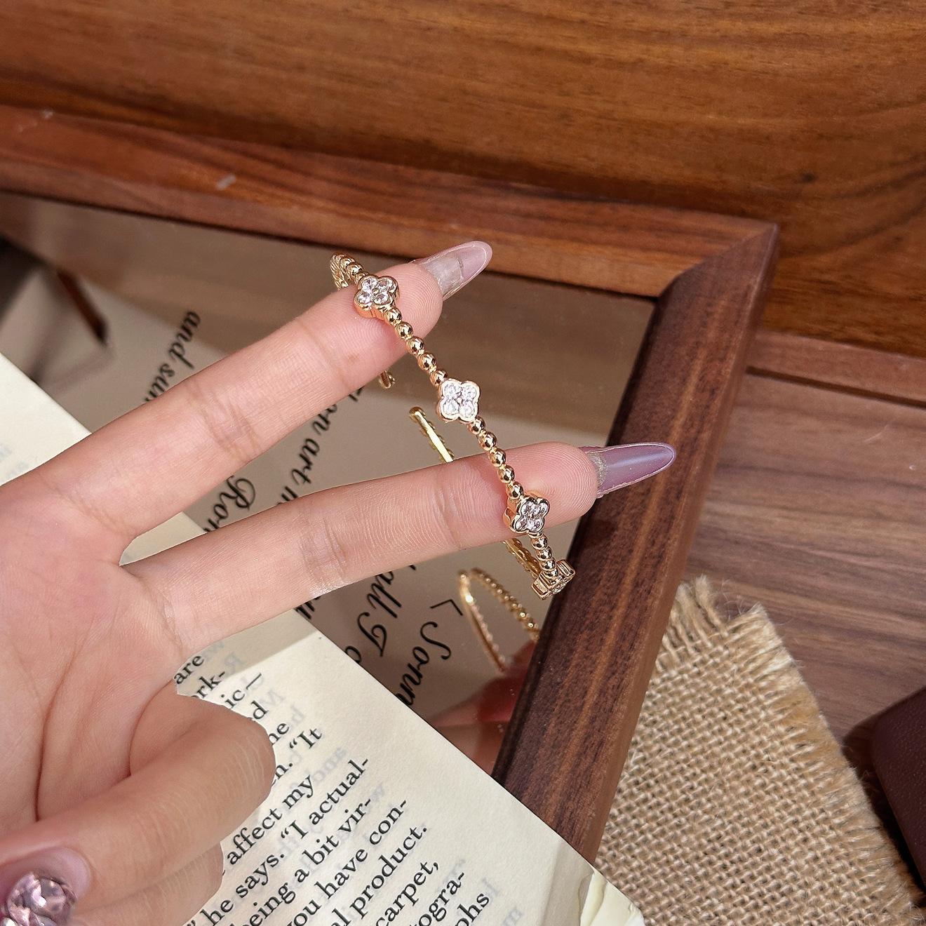 Итальянский дизайнерский браслет-браслет с бусинами по всему кругу в виде четырехлистника, летняя узкая версия, изысканный браслет в стиле тысячи золотых