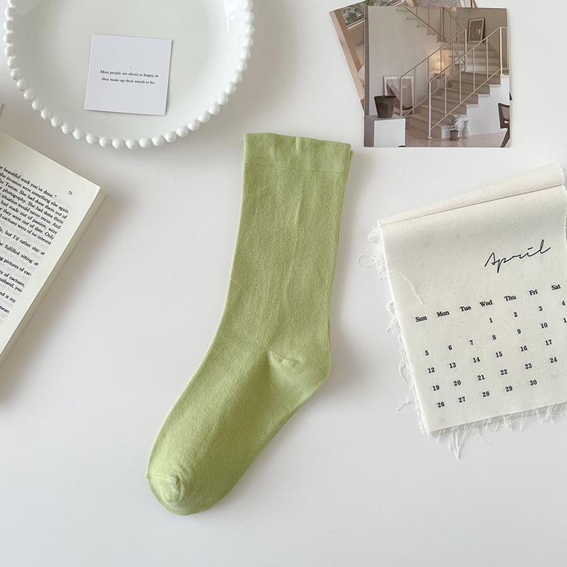 Women's Mid-Calf Socks: Autumn/Winter Maternity Loose-Fit, Solid Color, Trendy Spring Pile Socks in Black or White