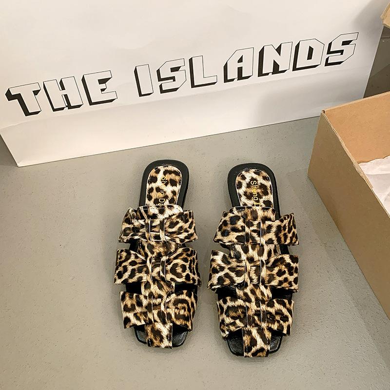 2025 French bag head half slippers women's summer wear new pleated Mueller women's shoes one-pedal low-heeled slippers