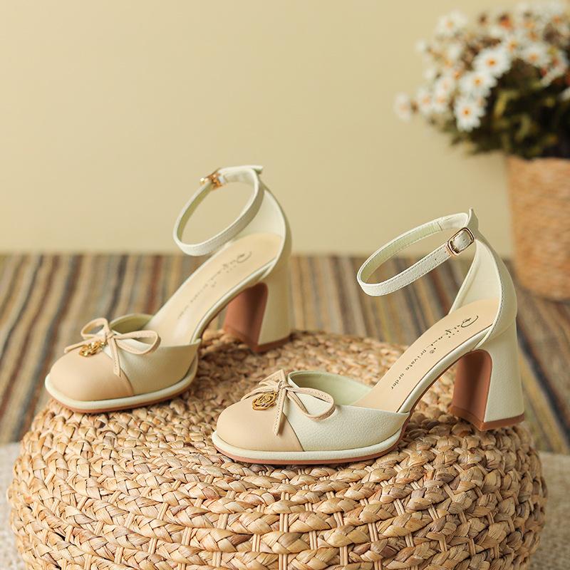 

Туфли-лодочки с бантиком, маленькой цветочной пряжкой, толстым каблуком и закрытым носком, женские летние сандалии на высоком каблуке Мэри Джейн 39