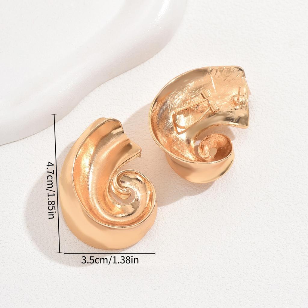 Wind Summer New Women's Earrings Niche Threaded Conch Metal Design Stud Earrings Fashion