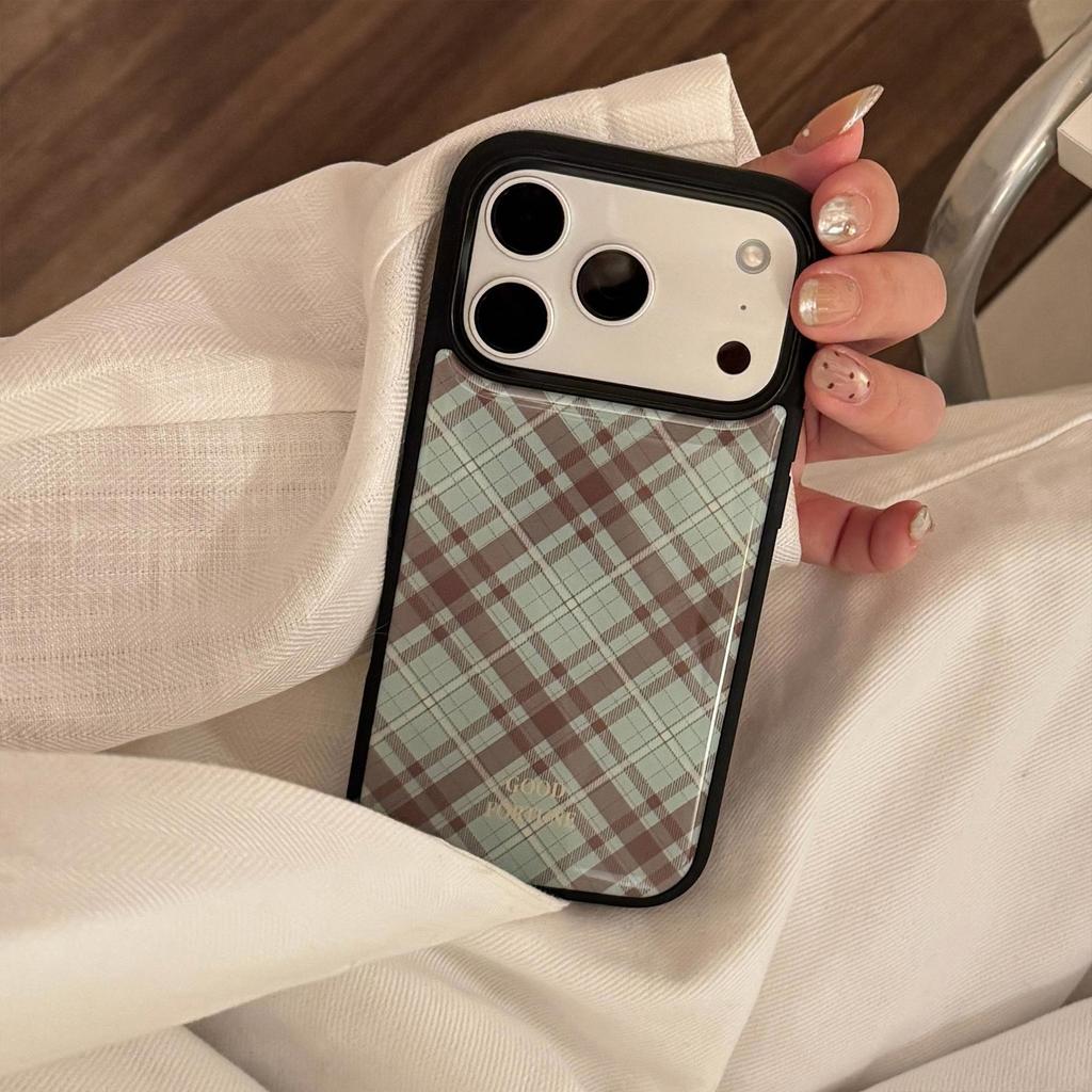 Creative Checkered Phone Case for iPhone 16, iPhone 17, and iPhone 17 Pro Max