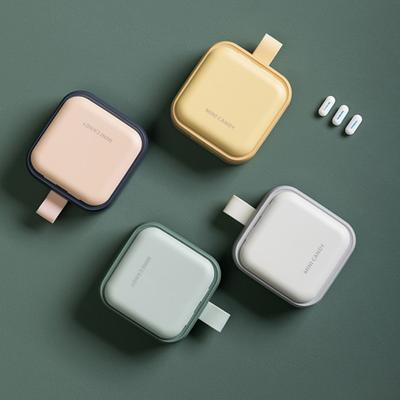 Přenosné pouzdro na léky se 4 oddíly, úložná krabička na tabletu na pilulky