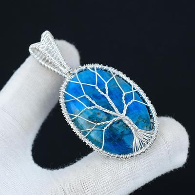 Ciondolo in apatite blu neon con pietra preziosa ovale Ciondolo in argento sterling 925 fatto a mano, gioielli avvolti in filo d'argento, gioielli dell'albero della vita avvolti in filo