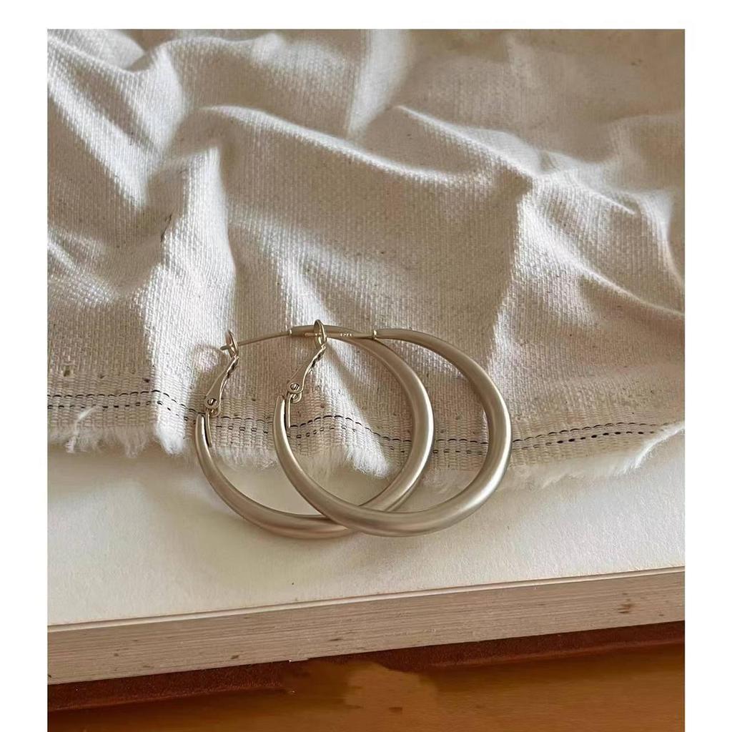 Dongdaemun Chunky Circle Hoop Earrings: Matte Gold & Silver, 14k Gold Plated