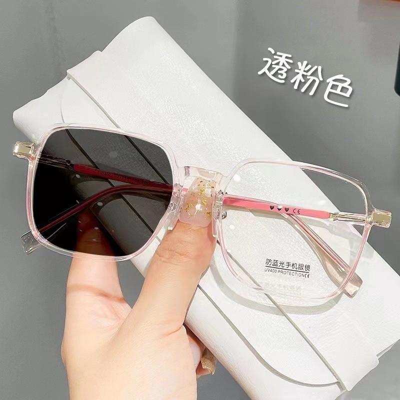 Lichtempfindliche farbwechselnde Myopiebrillen, Herren- und Damen-Großrahmenfassungen, Schlichtes gesichtsveränderndes Grau, Blaulichtfilternde schlankmachende Brillen